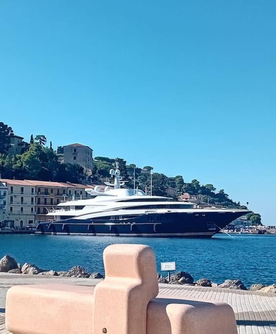Sweet Liana Un Tuffo Nel Cuore Del Paese Porto Santo Stefano  Exterior foto